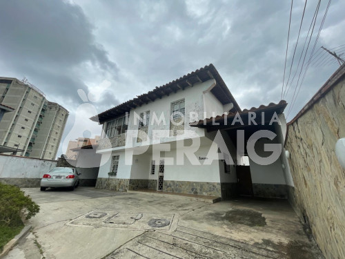 Venta / Casa / San Antonio de los Altos / 943m2 T - 400 m2 C / 6HB - 5B - 7PE